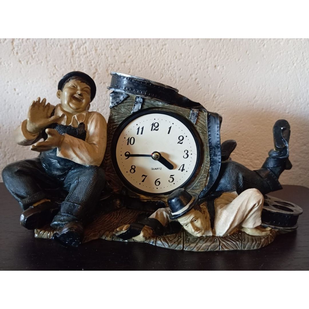 W. Antic Pension antique decor 10